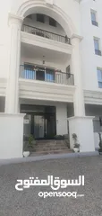  1 شقة جديدة حجم كبيرة نص تشطيب للبيع في مدينة طرابلس منطقة رأس حسن  بعد كباب العريبي علي يمين