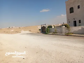  5 ارض مطله مستوية مربعه واجهة 25 على شارع 12