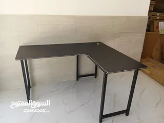  3 طاولة Gaming على شكل حرف L حجم كبير  المقاس 140*120*75سم