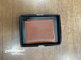  1 موظفة رجاليه فاحمه تليق بالرجال وجلد طبيعي