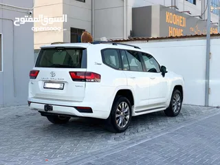  7 Toyota Land Cruiser GX-R 2022 (White)