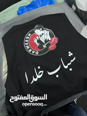  3 تيشرت طباعة وبلايز وجاليهات طواقي مع شعار تطريز