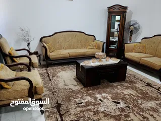  3 طقم كنب 7مقاعد للبيع وطقم طربيزات مكون من 5طربيزات