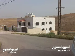  10 قطعة ارض في موقع مميز في ضاحية المدينة