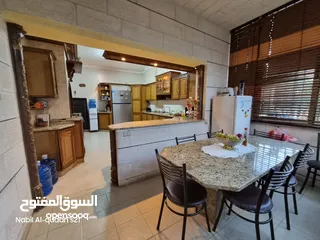  16 شقة ارضية شبه فيلا للبيع في الشميساني 500م. مع الحديقة من 4غرف نوم ومدخل وكراج خاص