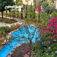  11 فرصة استثمارية للباحثين عن الهدوء والتميز ، شاليه مميز ضمن كومباوند وفي منطقة مطلة على سد الملك طلال