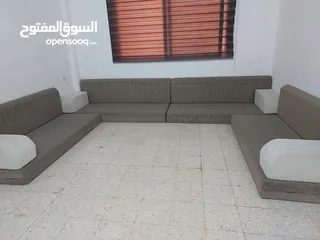  2 فرش عربي تفصيل للبيع بداعي السفر  قابل للتفاوض بشي  بسيط