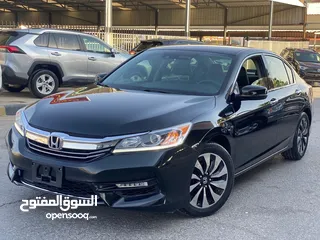  17 Honda Accord Hybrid clean title 2017 (حرة)