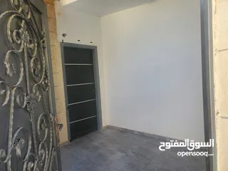  17 شقة مميزة للايجار