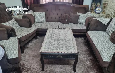  2 كنب 7 مقاعد..   مستعمل.. بحالة جيدة.. للجادين