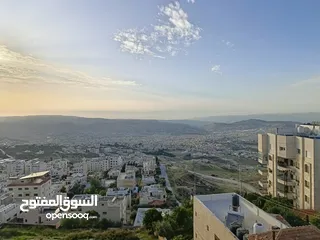  18 شقة فاخرة بإطلالة  مميزة بارقى مناطق عمان الغربية الجبيهة ارضي واخير مع رووف وطوابق