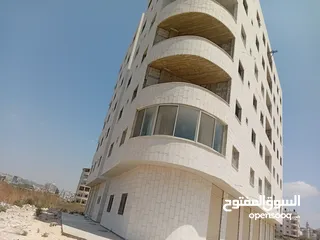  2 شقه للبيع عظم مساحه 132م مقطهه  طابق خامس طابو مفروز  فيها اصنصيل واقعه بين شارعين