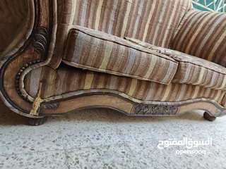  5 كنب كلاسيك للبيع من اربع قطع مناسب لصالون ومناسب غرفة جلوس ومناسب لغرفه ضيوف خشب اوزان ابيض