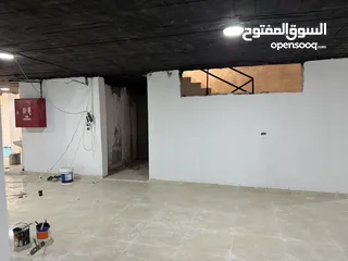  2 تسوية تجارية للإيجار مساحة 400 متر على شارع اربد الحصن الرئيسي بجانب كازية عاشور