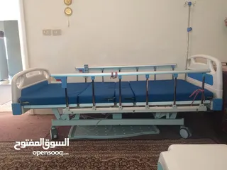  2 تخت طبي كهربائي مستعمل للبيع