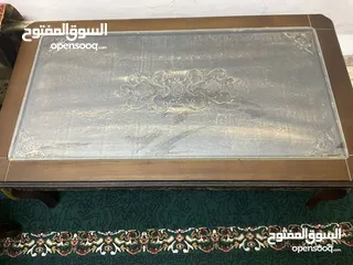  8 طاولة ذهبية عليها لوح  زجاج ثقيل