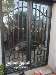  2 باب حديد تفصيل ثقيل جدا بحال الوكالة. قياس 200ب 1600  باب حديد مع قزاز مسلك قياس 200ب 100 باب خشب
