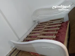  5 فرشه مقاومه لمرض الدسك مع تخت ابيض مقاومه ضد التعفن