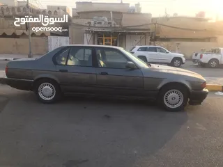  7 سلام عليكم سياره BMWمديل1989 سنويه منتهيه راعيه موجود رقم بغداد وبيه تئخير بل نمر