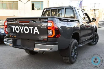  7 Toyota Hilux 2023  هيلوكس 2023 جير عادي عداد زيرو وارد وكفاله الشركة المركزيه عداد صفر Zero Mileage