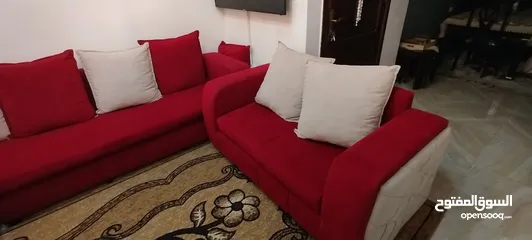  7 طقم كورنر 9  مقاعد بحالة جيدة جدا لون خمري وبيج