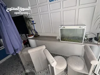  4 كراسي وطاولات