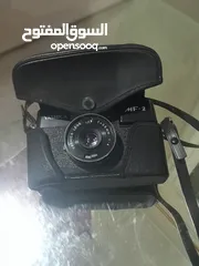  8 كاميرا ياشيكا يابانى بالجراب الاصلى بفلاش اضاءة  داخلى ببطارية وتستخدم افلام كما بالصور من 45 سنة