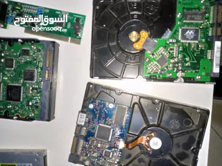  11 قطع كمبيوتر وطابعه وشاشه كمبيوتر وفوقهم كمان كيس عدد 4 ناقصات قطع الكيس كلهم كوم