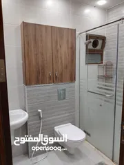  9 لمن يرغب بالسكن أو الاستثمار شقة مع روف فاخرة تشطيب ديلوكس في اجمل مناطق الجبيهة للبيع بسعر مميز