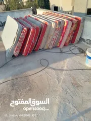 3 اسره - تخوت حديد مستعمله وطاولات دراسية للبيع