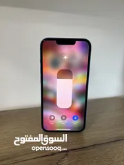  4 iPhone 13 مستخدم