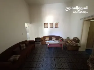  3 منزل ارضي للبيع في موقع مميز في جبل اللويبدة يقع على شارعين .. بسعر مميز جداً