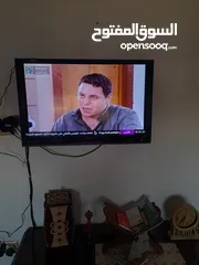  4 شاشه استعمال خفيف 32  انش شارب استعمال بسيط بحال الجديد معه ريموت وقاعده بدون الرسيفر الرسيفر فقط