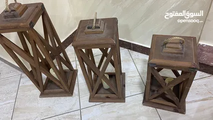  6 طاولة وسط  مع القزاز مع طقم جانبيات 3 احجام    طقم ديكور فوانيس 3 احجام خشب