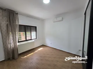  8 عبدون شقه ارضيه مع حديقه و كراج خاص للإيجار الفارغ السنوي