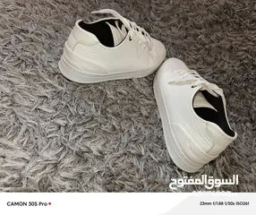  3 حذاء رياضي ماركة TOWN TEAM صناعة مصرية مستعمل بحالة ممتازة . لون أبيض منمش أنيق تناسب كل الاذواق