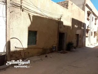  2 منزل عربي قديم مساحته حوالي 96 متر مربع  .  طرابلس  ،  قرجي قرب مدرسه التضامن الابتدائية الاعدادية ،