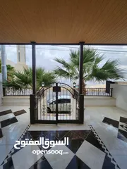  9 فيلا متلاصقة للبيع محدثة تماما بسعر مغري