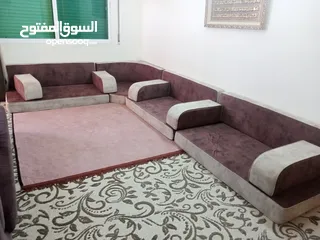  1 جلسة عربية تفصيل مع سجادة قص بحالة ممتازة للبيع