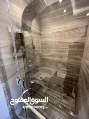  11 شقة ارضية لقطةفي طريق المطار  منطقة الحويطي خلف المدارس العالمية