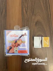  3 كمان جديد نوع antunilla, مع الروزن (rosin)، وكل الأسلاك الأربعة زيادة