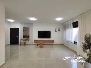  8 فرصة مميزة للإيجار – شقة جديدة بتشطيب راقٍ في الطيرة / رام الله