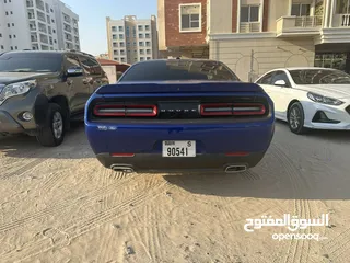  2 Dodge Challenger SXT