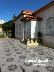 10 بيت مستقل في اجمل مناطق الزرقاء