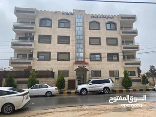  1 للبيع شقة دور ارضي في طبربور منطقه هادئه قريبة من المدارس والخدمات مع ترس 50 متر قريبا وموقف سيارة