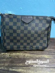  1 Louis Vuitton hand bag - for 5 bd
