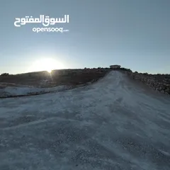  3 للبيع قطعة ارض الموقع دحل قريبة جدا لشارع جرش الزرقاء موقع مميز