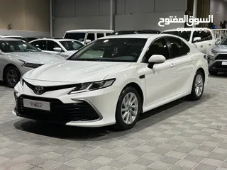  1 Toyota Camry LE