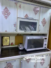  7 كاونترات + طاولة طعام للبيع