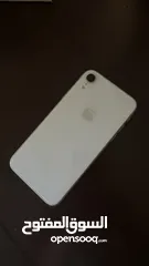  4 iPhone XR أبيض بحالة ممتازة جداً، لم يُفتح أو يُصلّح نهائيًا، نظيف وكأنّه جديد.